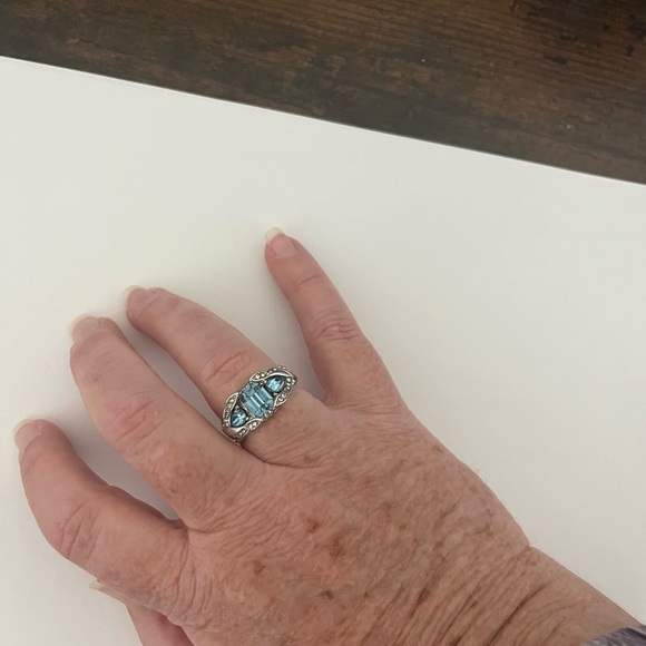 Elegant Blue Silvery Ring with Rectangular Stone - Picture 2 of 2